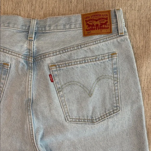 Levi's Boyfriend Jeans Classic Light Blue 32 x 32 - Picture 2 of 8